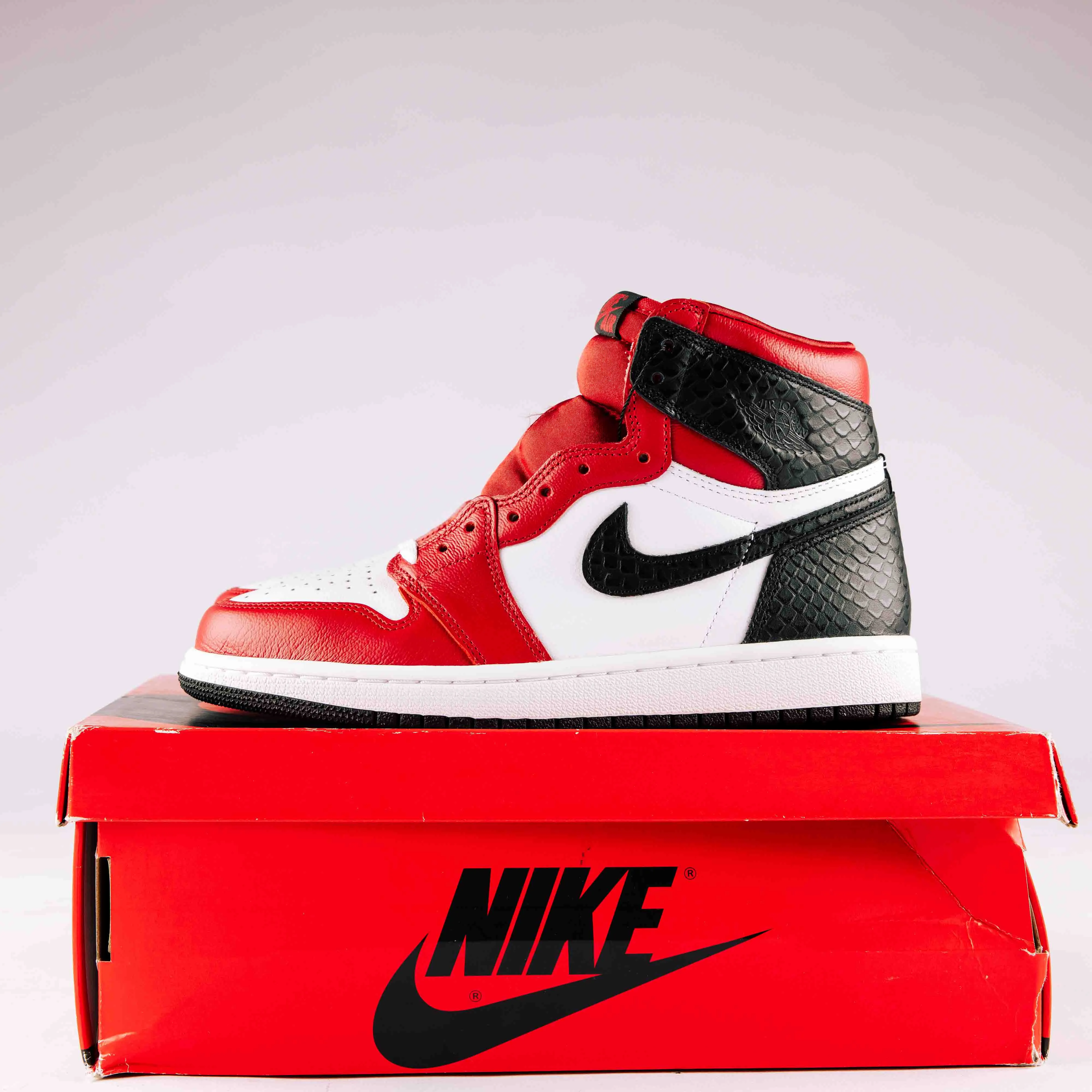 Jordan 1 Retro High Satin Snake Chicago W - Used - 0563